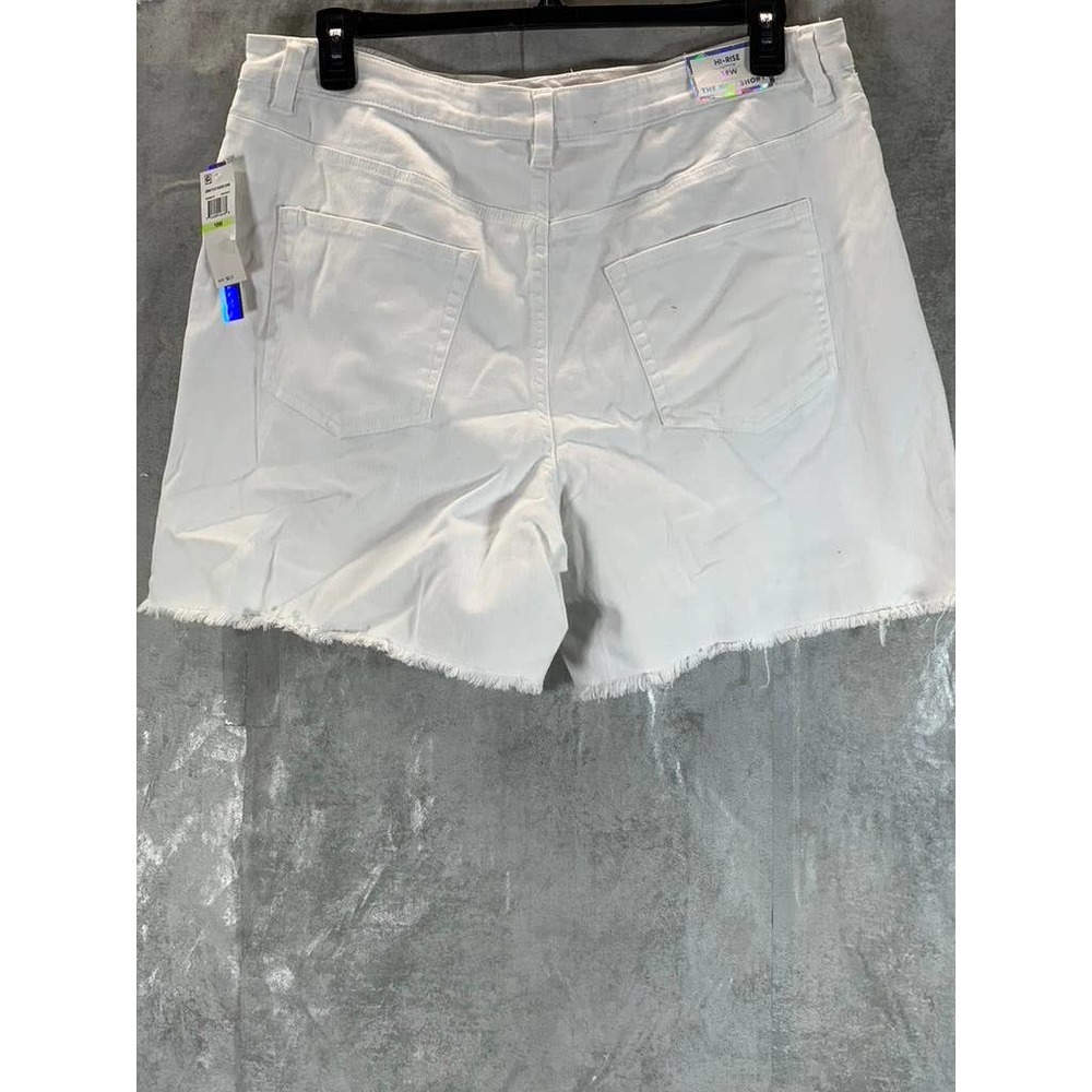 Tinseltown Juniors' Plus Vivid White Distressed Denim High-Rise Mom Shorts SZ18W - Picture 2 of 13